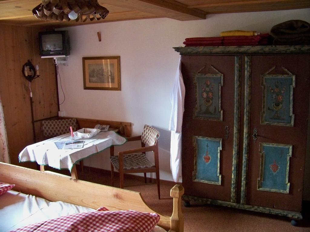 Gaestehaus Bichl Umhausen Δωμάτιο φωτογραφία
